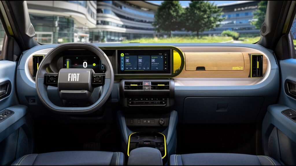 Painel interno do Fiat Grande Panda, cuja arquitetura e design vão inspirar a cabine do Argo X com soluções adaptadas ao mercado brasileiro.